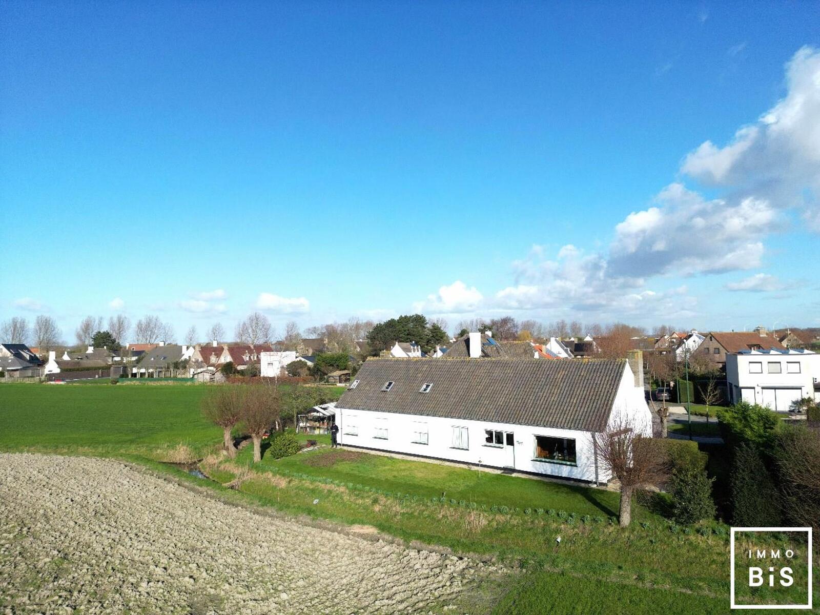 Villa à rénover avec vue panoramique sur le Polders. 3