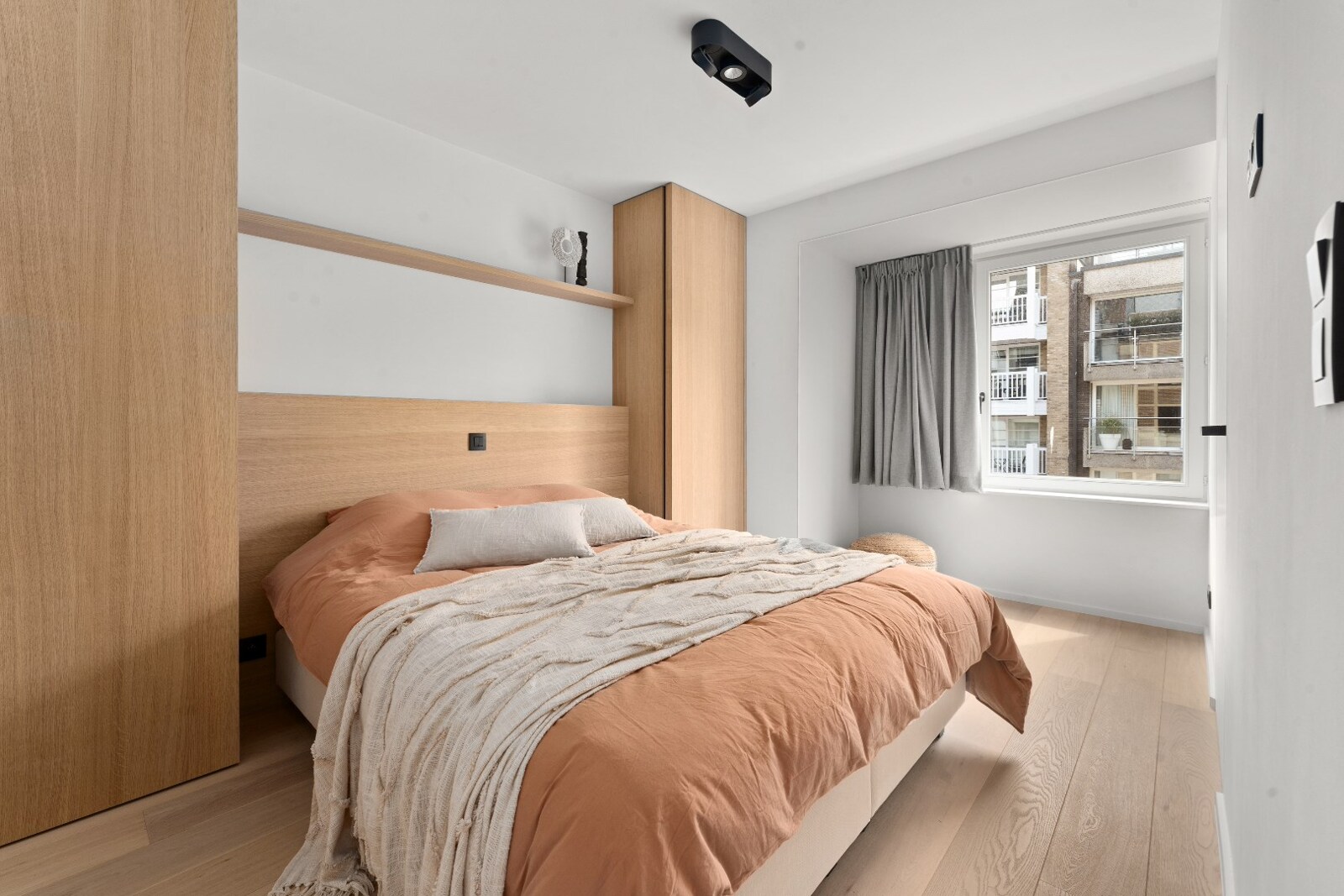 Prachtig gerenoveerd appartement met 3 slaapkamers en zonnig terras ter hoogte van het Driehoeksplein  11