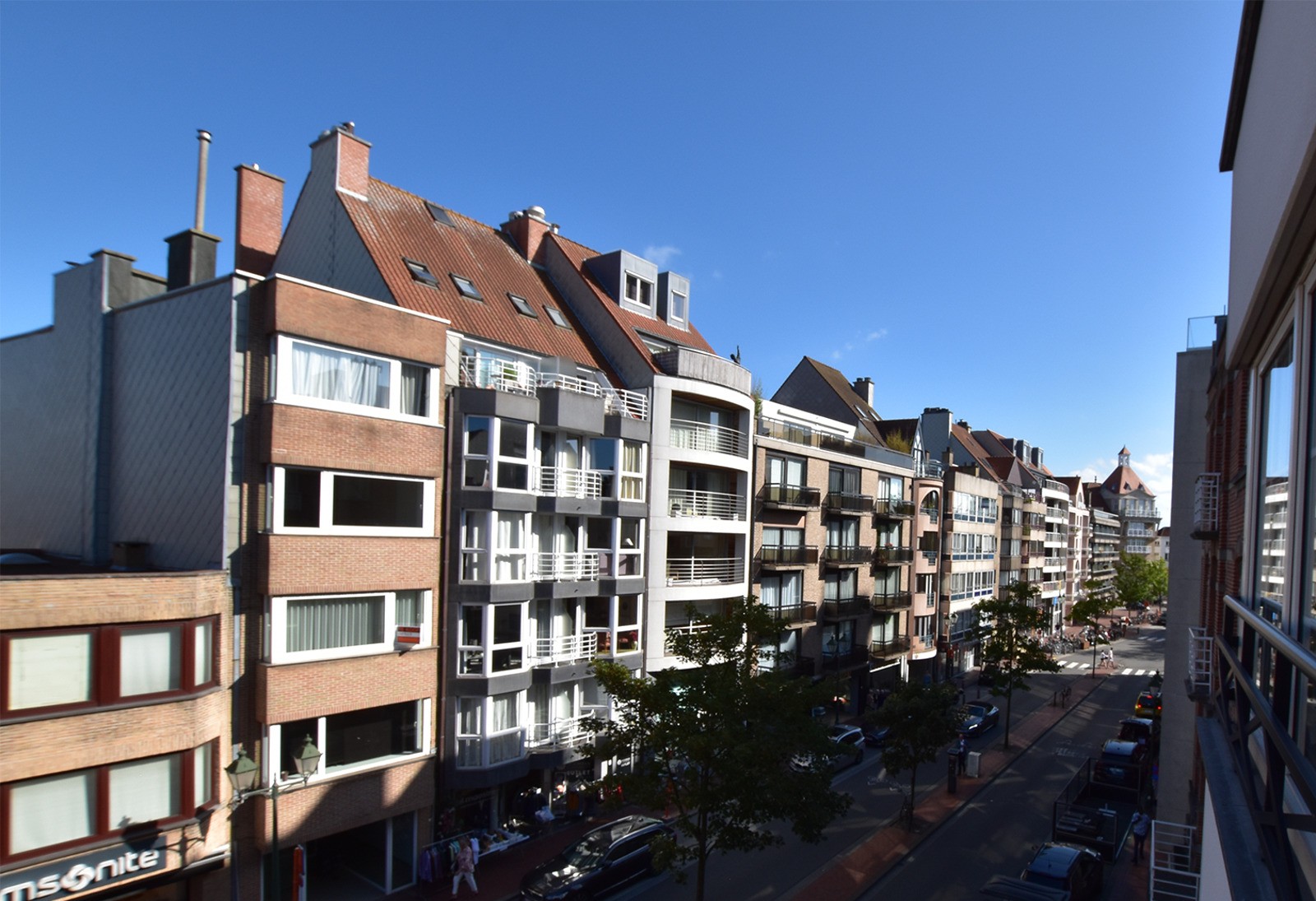 Appartement totalement rénové, situé à l'Avenue Lippens au centre de Knokke.  12