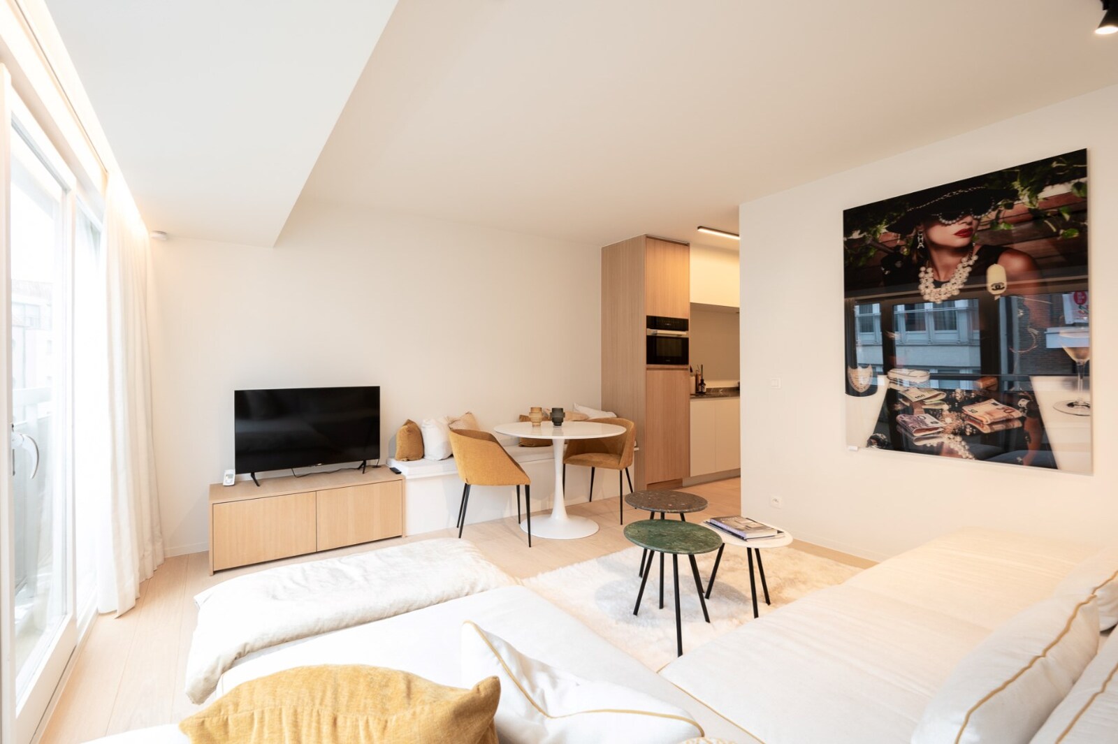 Luxueus afgewerkt 1 slaapkamer appartement nabij de Dumortierlaan. 3