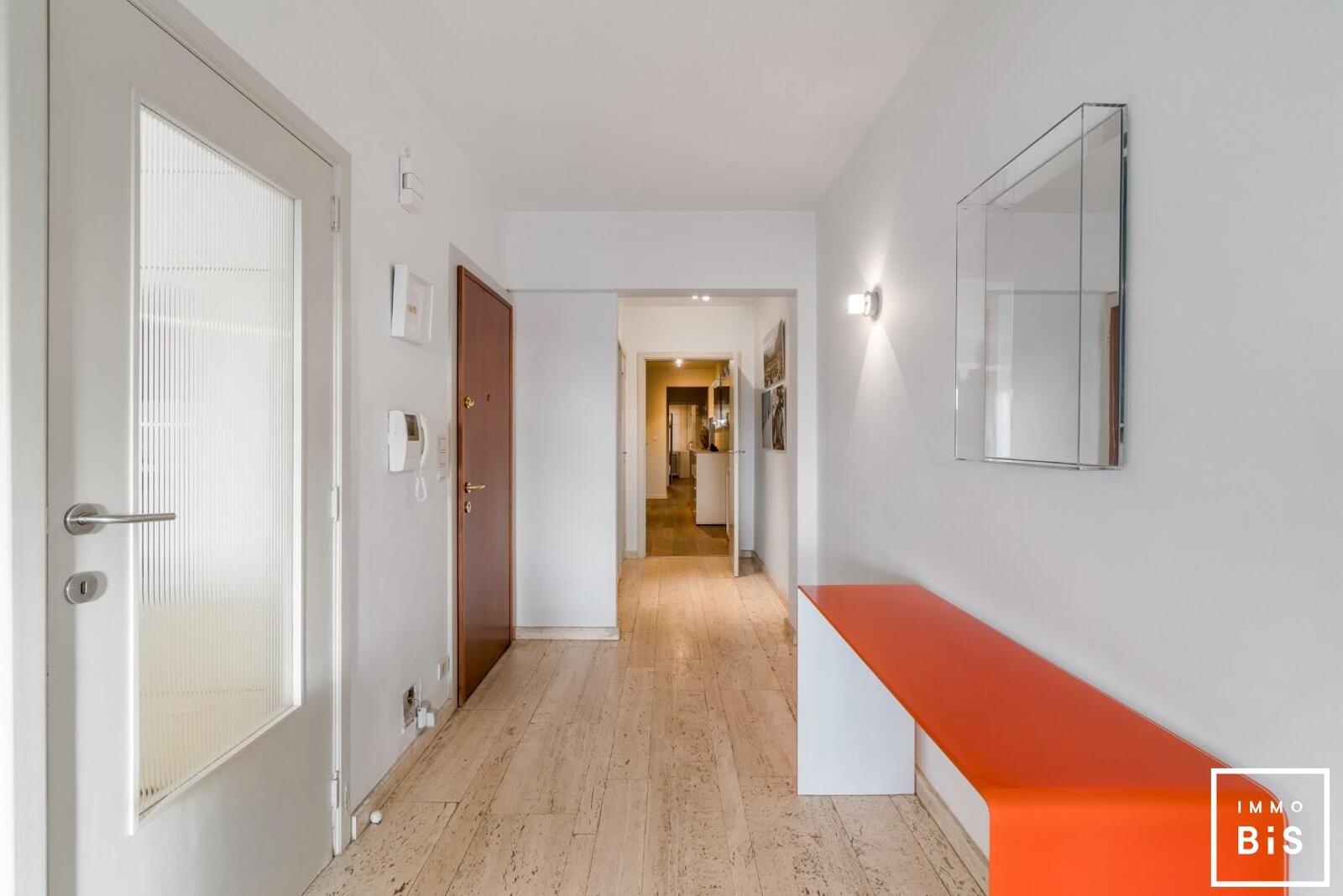Uitstekend gelegen appartement met 3 slaapkamers in hartje Zoute op de Kustlaan aan de minigolf!  6