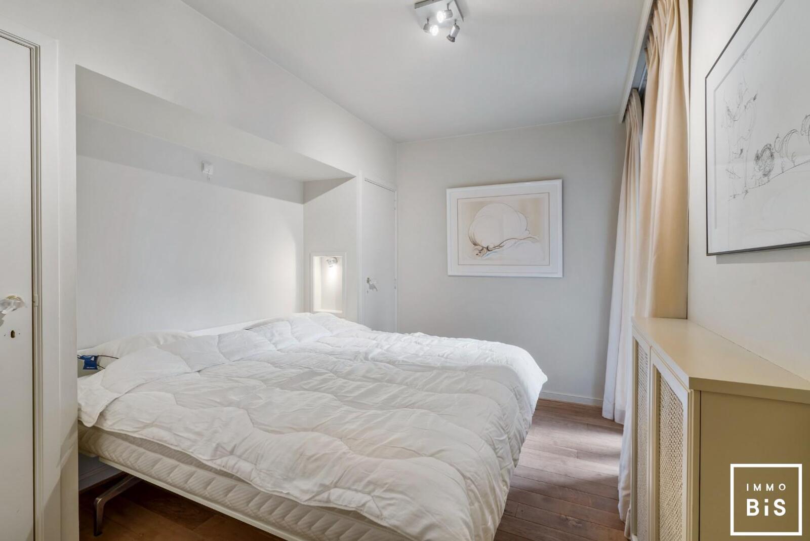 Uitstekend gelegen appartement met 3 slaapkamers in hartje Zoute op de Kustlaan aan de minigolf!  8