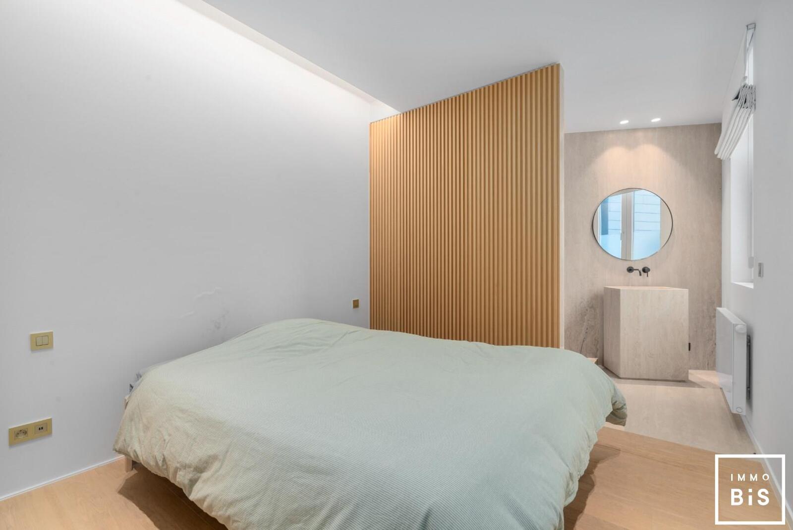 Zeer mooi en luxueus afgewerkt 3 slaapkamer appartement aan het driehoekplein nabij de Zeedijk. 9